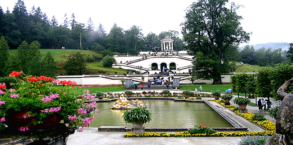 Linderhof, Germany – August 01, 2006: Gold Fountain At Castle Pa