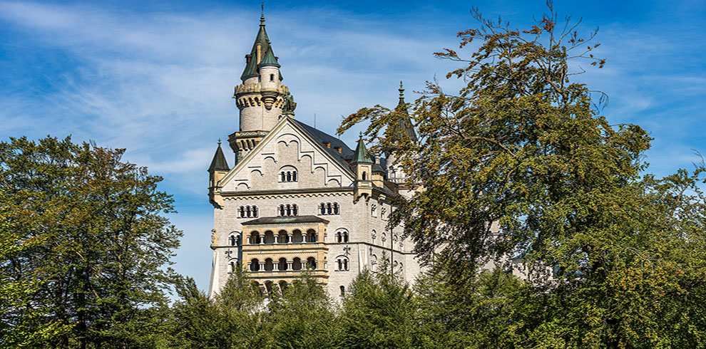 Famous Neuschwanstein Castle (new Swanstone Castle – Schloss Neu